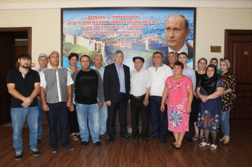Хизри Абакаров встретился с очередниками на получение земельных участков