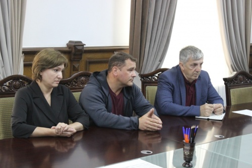 Хизри Абакаров встретился с коллективом муниципального ансамбля «Дербент»