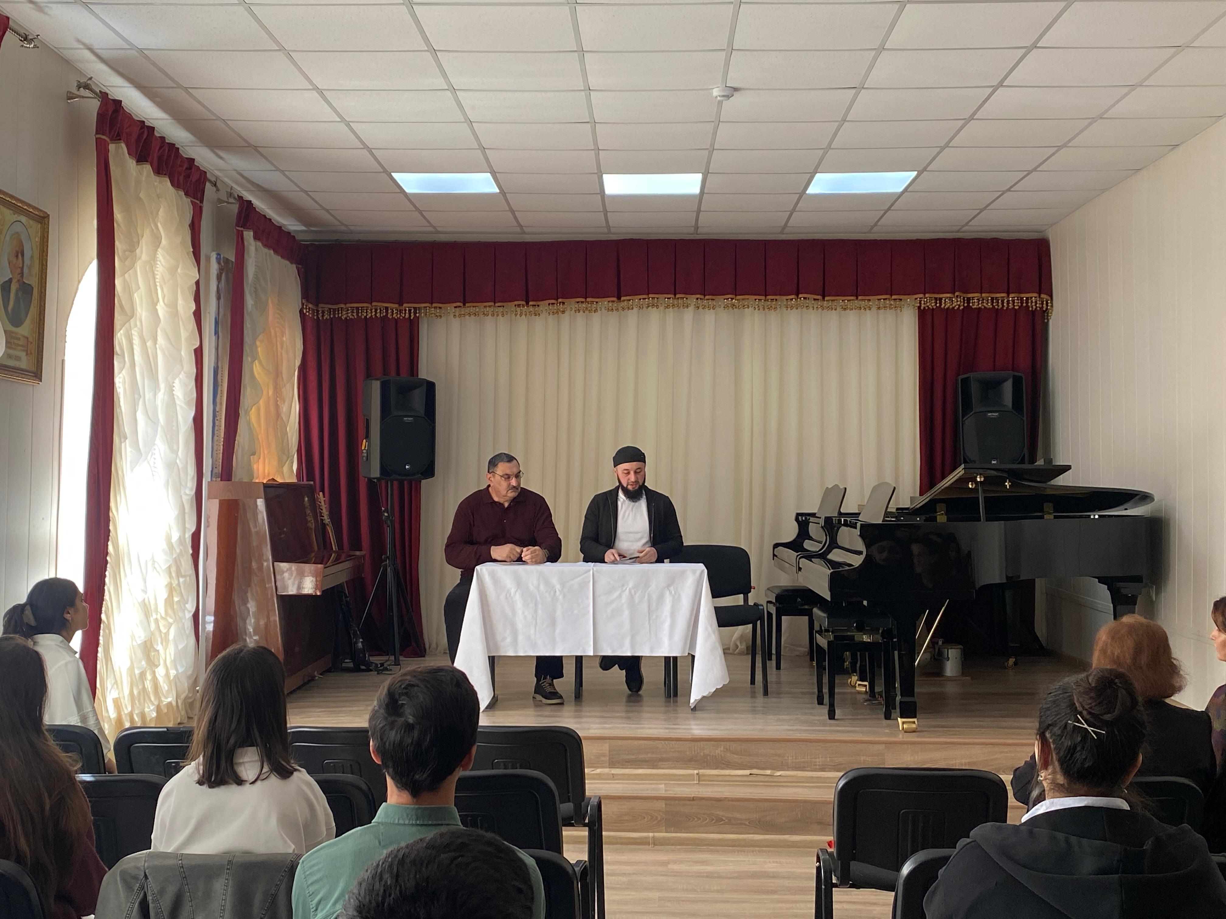 В Дербенте прошла встреча на тему профилактики экстремизма и терроризма среди молодежи