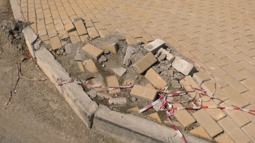 На улицах Дербента зафиксированы повреждения тротуарной части