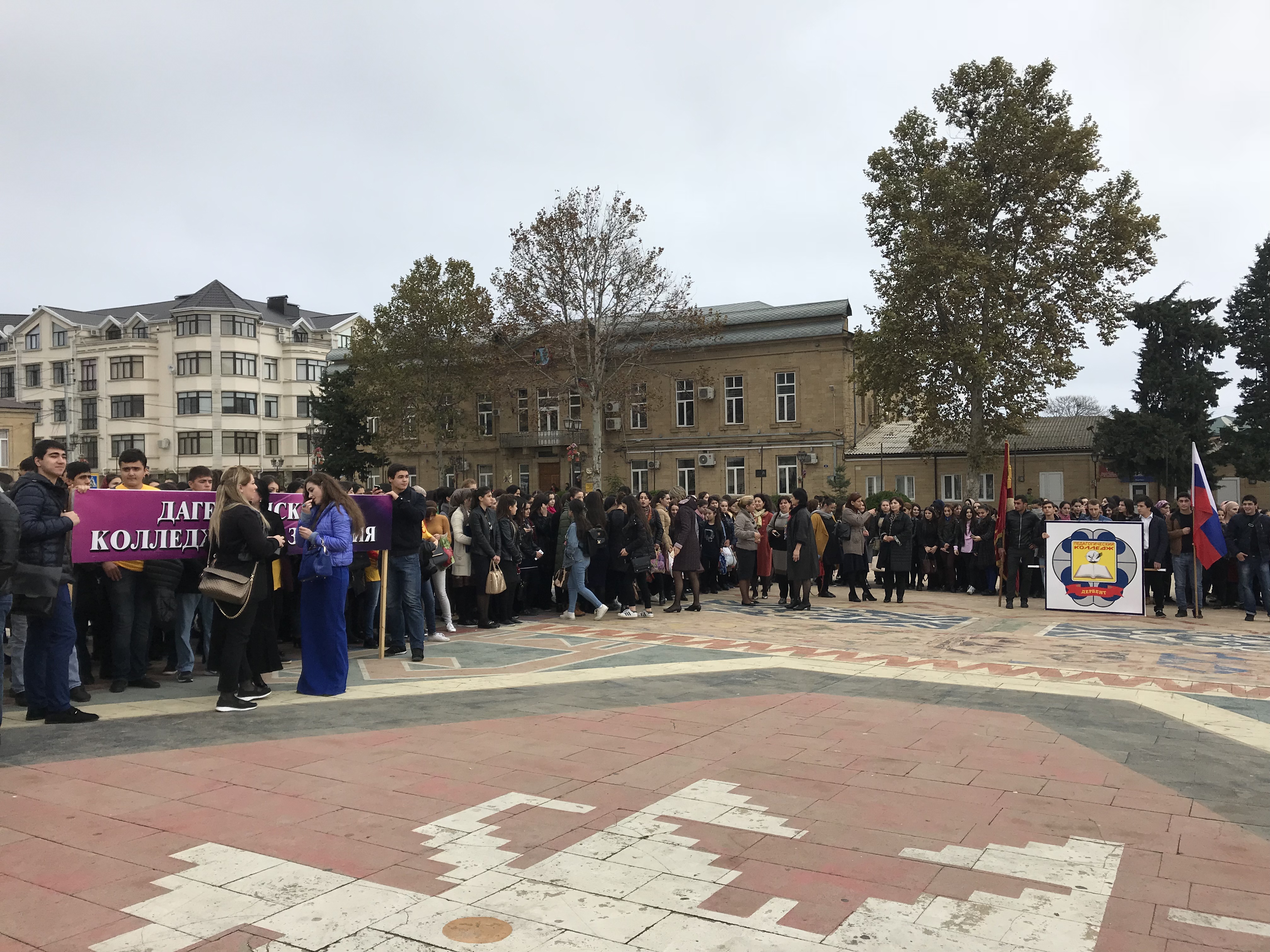 В Дербенте прошел митинг, приуроченный к 100-летней годовщине Великой Октябрьской социалистической революции