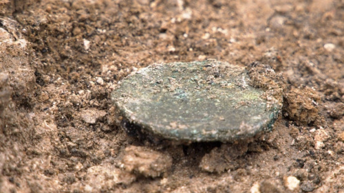 На центральной площади Дербента нашли два клада