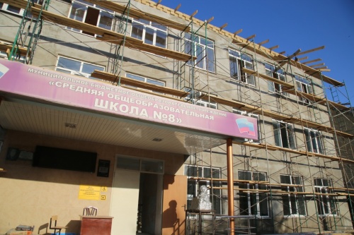Хизри Абакаров посетил школу №8, в которой выполняются работы по реконструкции