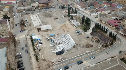 Хизри Абакаров ознакомился с комплексным благоустройством городской площади