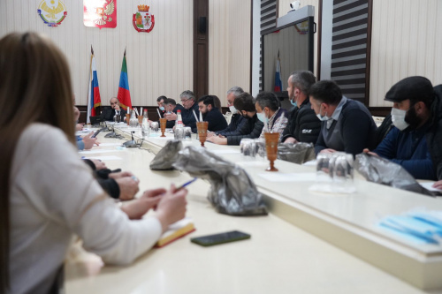В администрации Дербента прошло совещание по вопросам погашения задолженности за энергоресурсы 