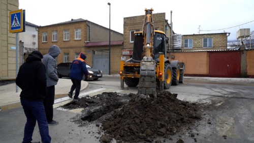 В связи с аварией газопровода по пер. К. Маркса проходят восстановительные работы 