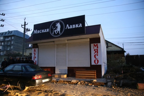 На улице Генерала Сеидова продолжается демонтаж построек, мешающих реконструкции