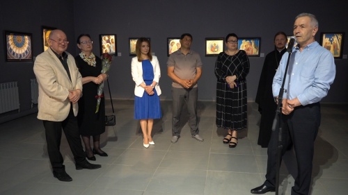 В Дербенте открылась выставка дагестанского художника Абдулзагира Мусаева с принтами его росписей православного собора в Махачкале