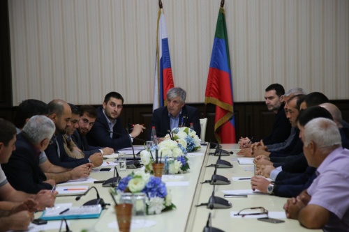 Хизри Абакаров обсудил с руководителями подрядных организаций качество выполняемых ими работ 