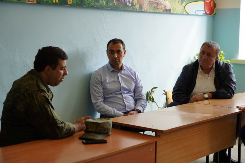 Вместе с коллегами из Дербентского района и Дагестанских Огней обсудили с военным комиссаром Фаридом Мусаевым соответствие проведения мобилизации указанным руководством страны критериям.