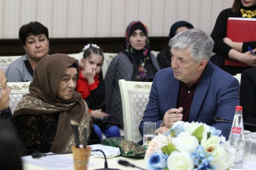 Хизри Абакаров провел прием граждан по личным вопросам