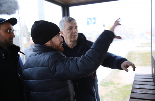 Хизри Абакарову представили умную остановку в Дербенте