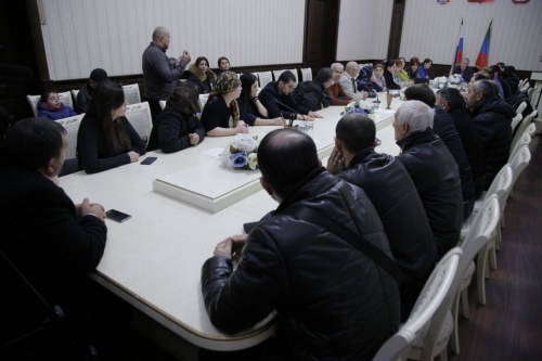 Хизри Абакаров призвал застройщика решить проблемы обманутых дольщиков