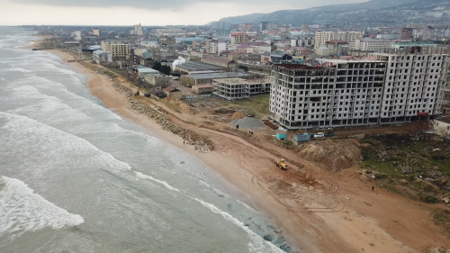 В Дербенте начали благоустраивать побережье города