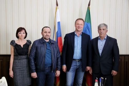 Хизри Абакаров обсудил вопросы сотрудничества с руководством АО «Управляющая компания «Просвещение»