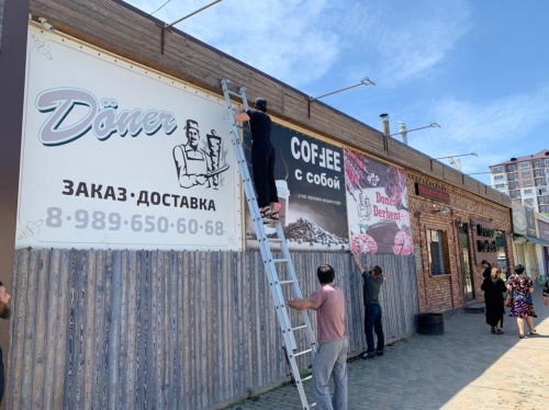 В Дербенте демонтировано более 1000 баннеров