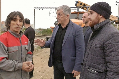 На улице Махачкалинской демонтирована  мастерская, препятствующая ходу ремонтных работ  