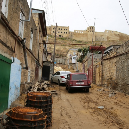 Хизри Абакаров проверил, как проходит ремонт 8-9 магалов