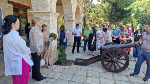 На Дербентской крепости открылась выставка Шахнабат Алимагомедовой