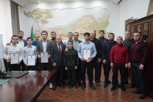 Мэр Дербента поздравил спортсменов города