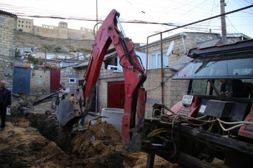 Хизри Абакаров выехал на территорию магальной части города, где проходит реконструкция