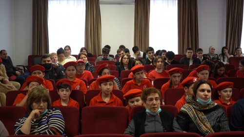 Школьники Дербента провели акцию «Улицы в лицах»