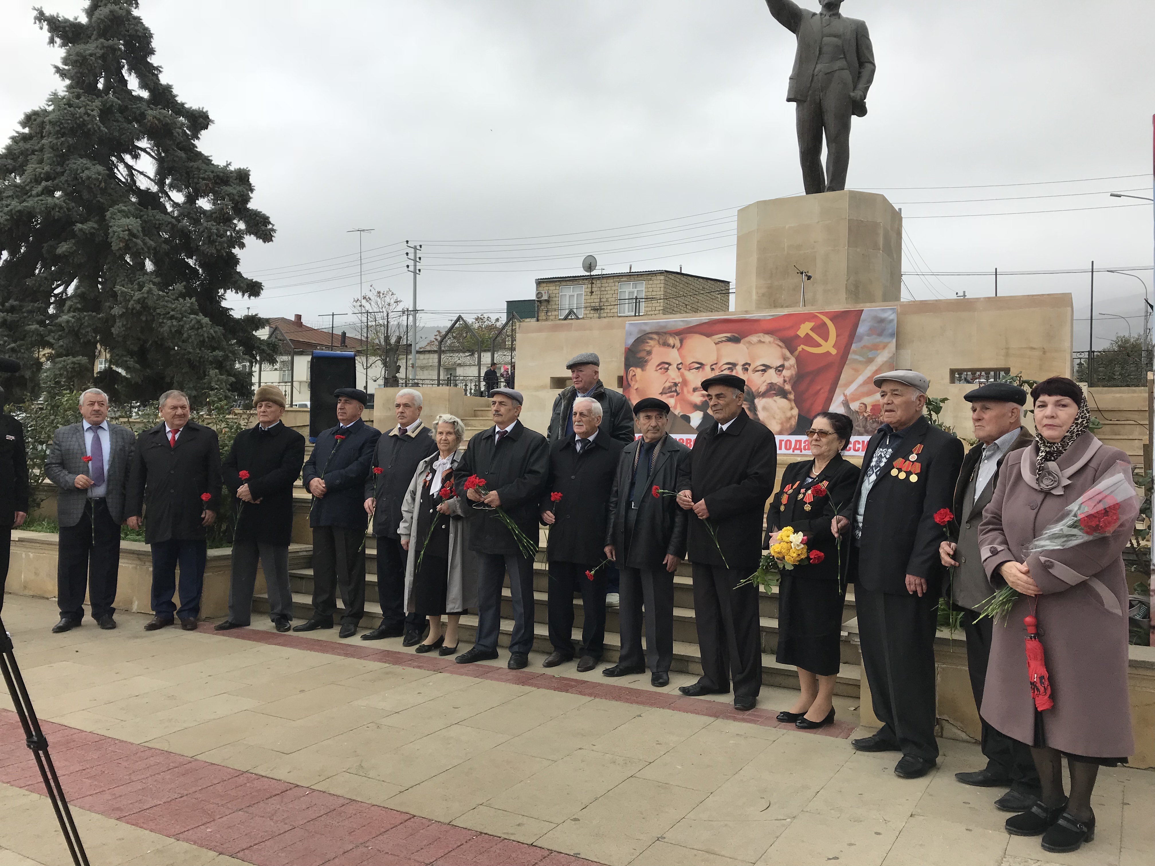 В Дербенте прошел митинг, приуроченный к 100-летней годовщине Великой Октябрьской социалистической революции