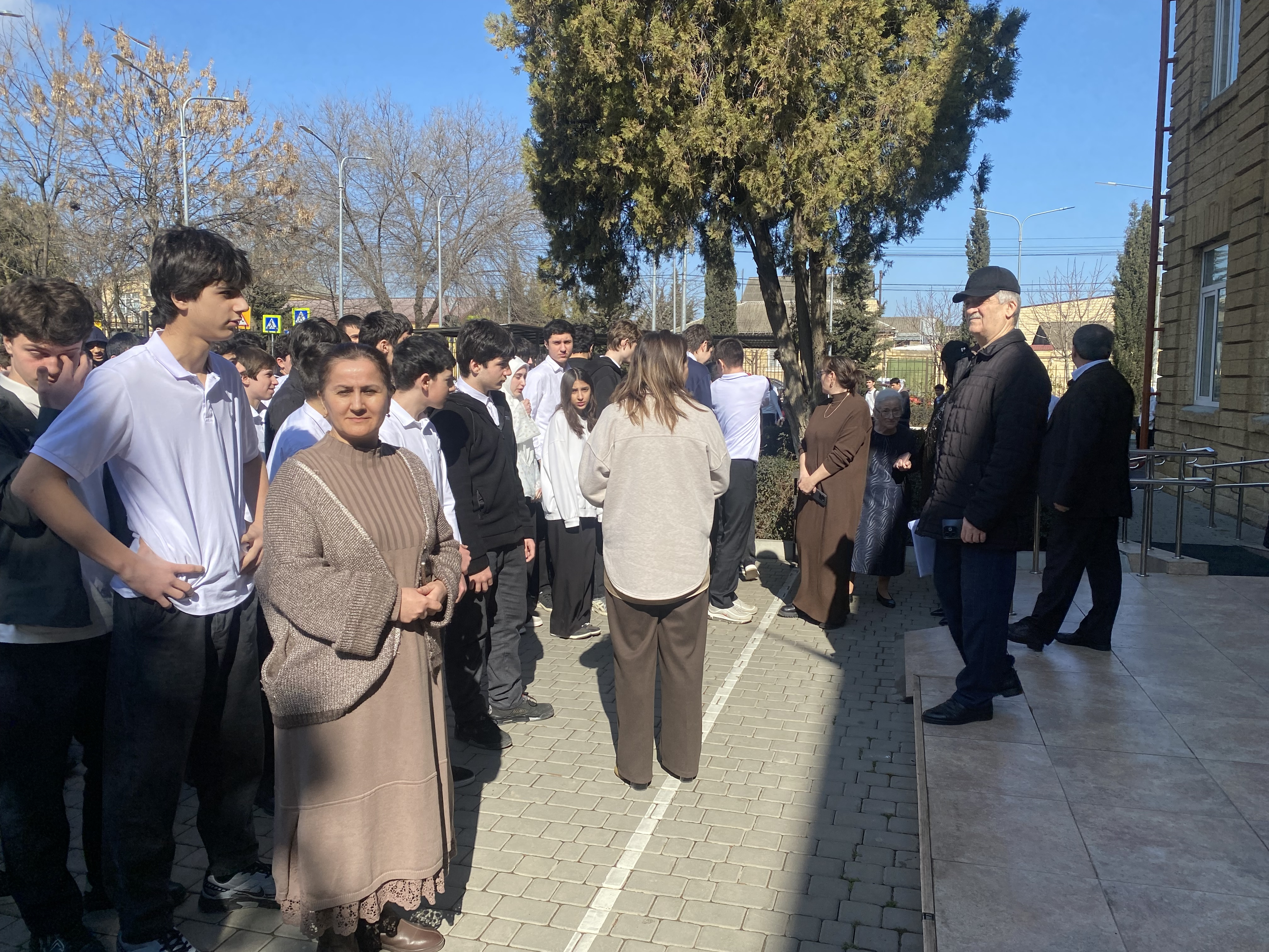 Учебная тренировка по эвакуации при землетрясении в МБОУ «СОШ № 11» имени Абрамова Ш. С.