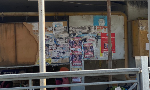 В Дербенте внедряется система «Автодозвон» для борьбы с незаконной расклейкой рекламы