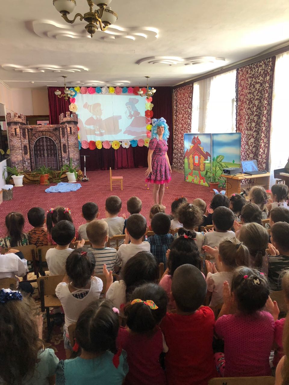 Театрализованное представление «Путешествие по сказкам» прошло в МБДОУ Детский сад №25