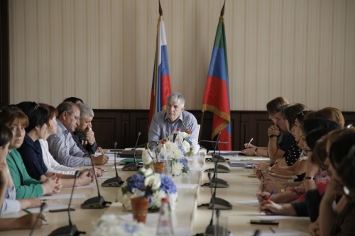 Хизри Абакаров встретился с заведующими детских садов Дербента