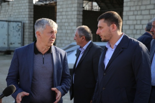  Хизри Абакаров выехал с инспекционной проверкой на улицу Параллельную в микрорайоне «Аэропорт»